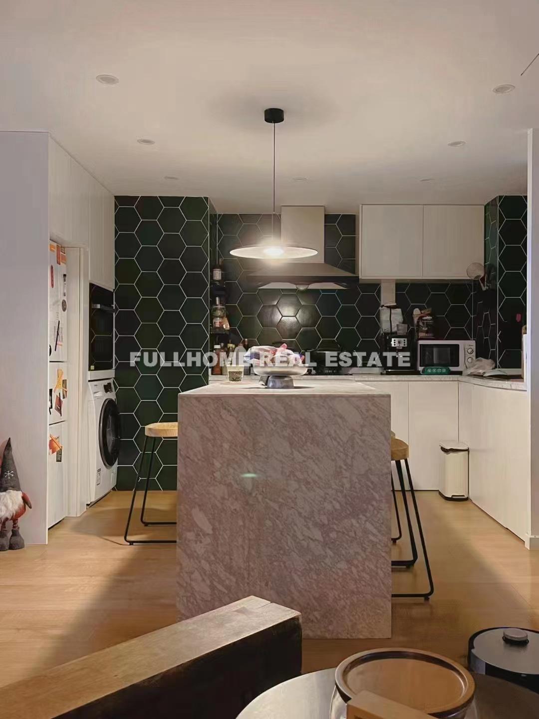 Same compound: Kangding Apartment, 2 bedrooms in Shanghai