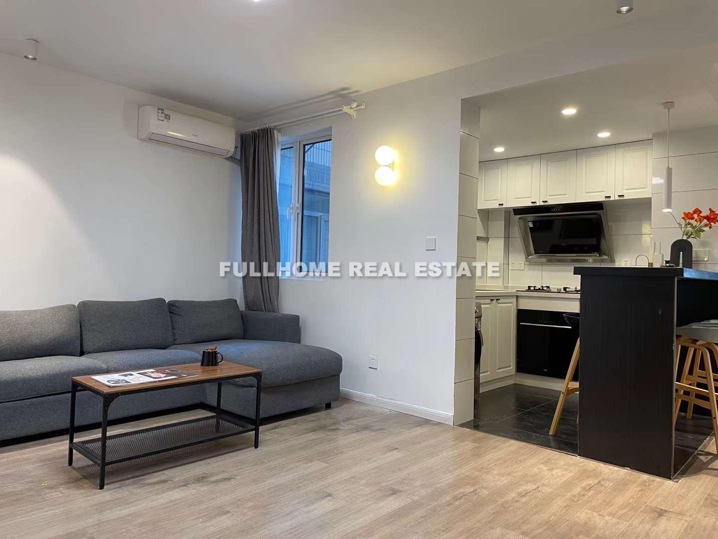Same compound: Changning Mansion, 2 bedrooms in Shanghai