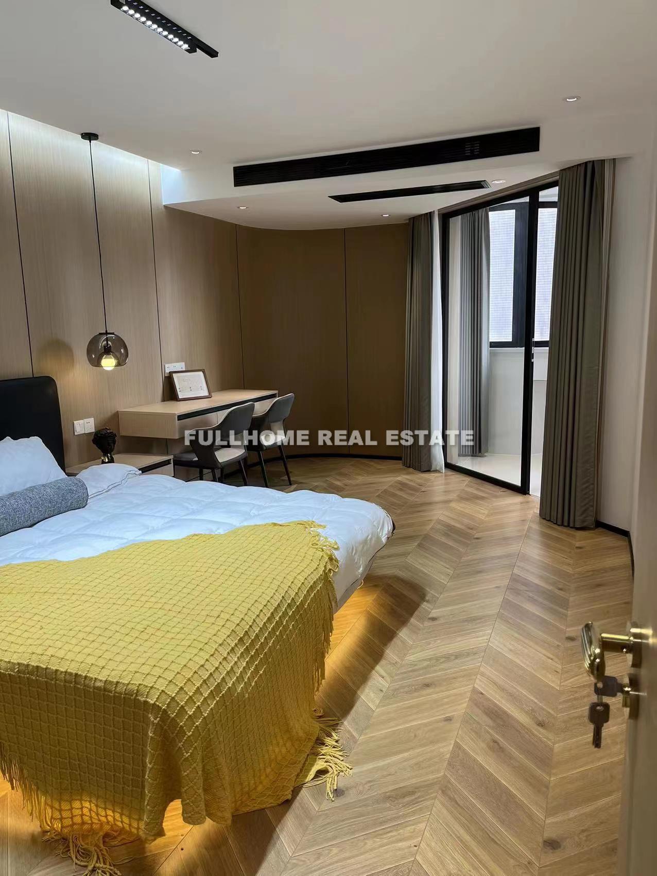 Same compound: Renheng Square, 2 bedrooms in Shanghai