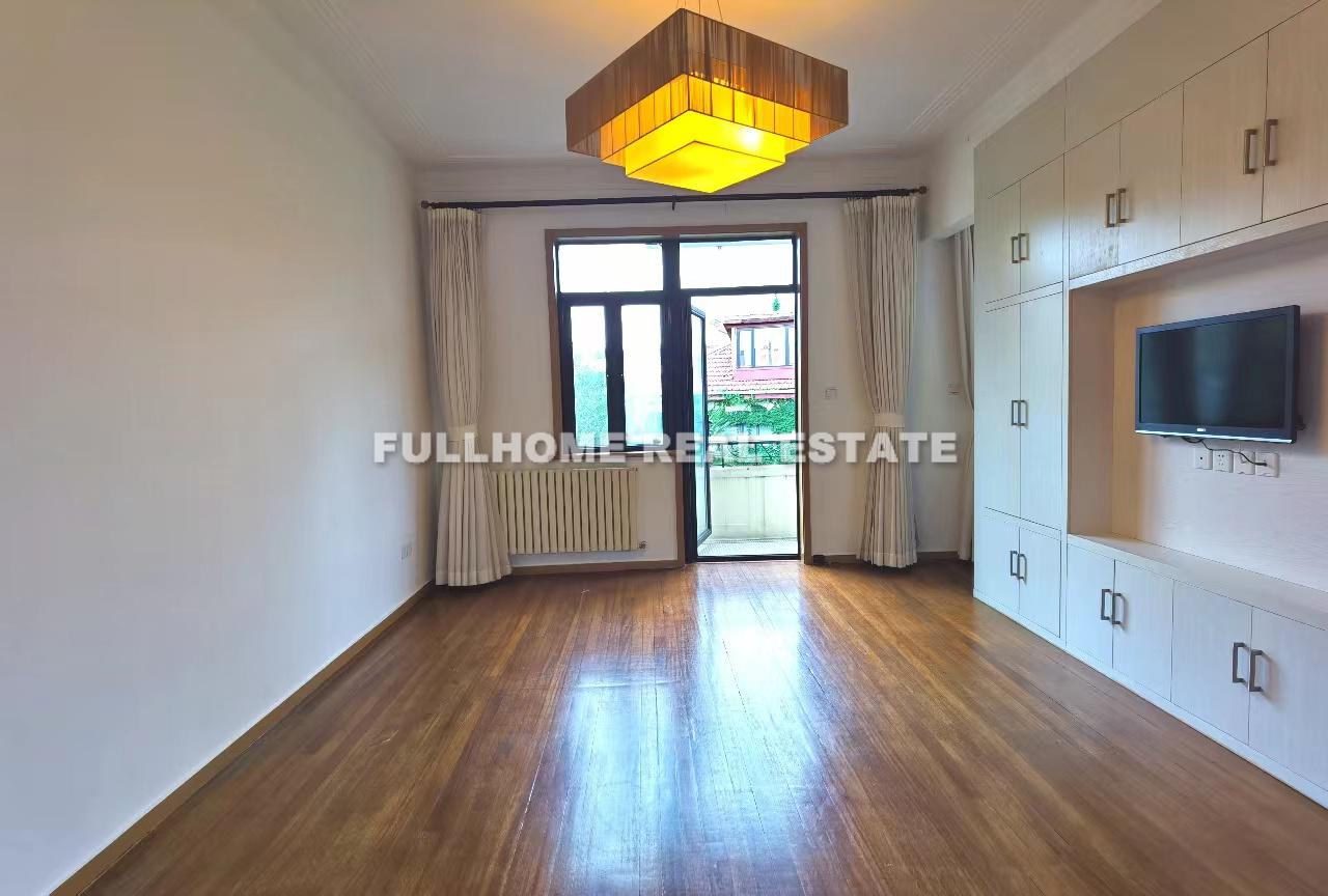 Lane 1501-2500 Middle Huaihai Road Old House	 - 4 bedroom apartment in Shanghai, FFC, Downtown