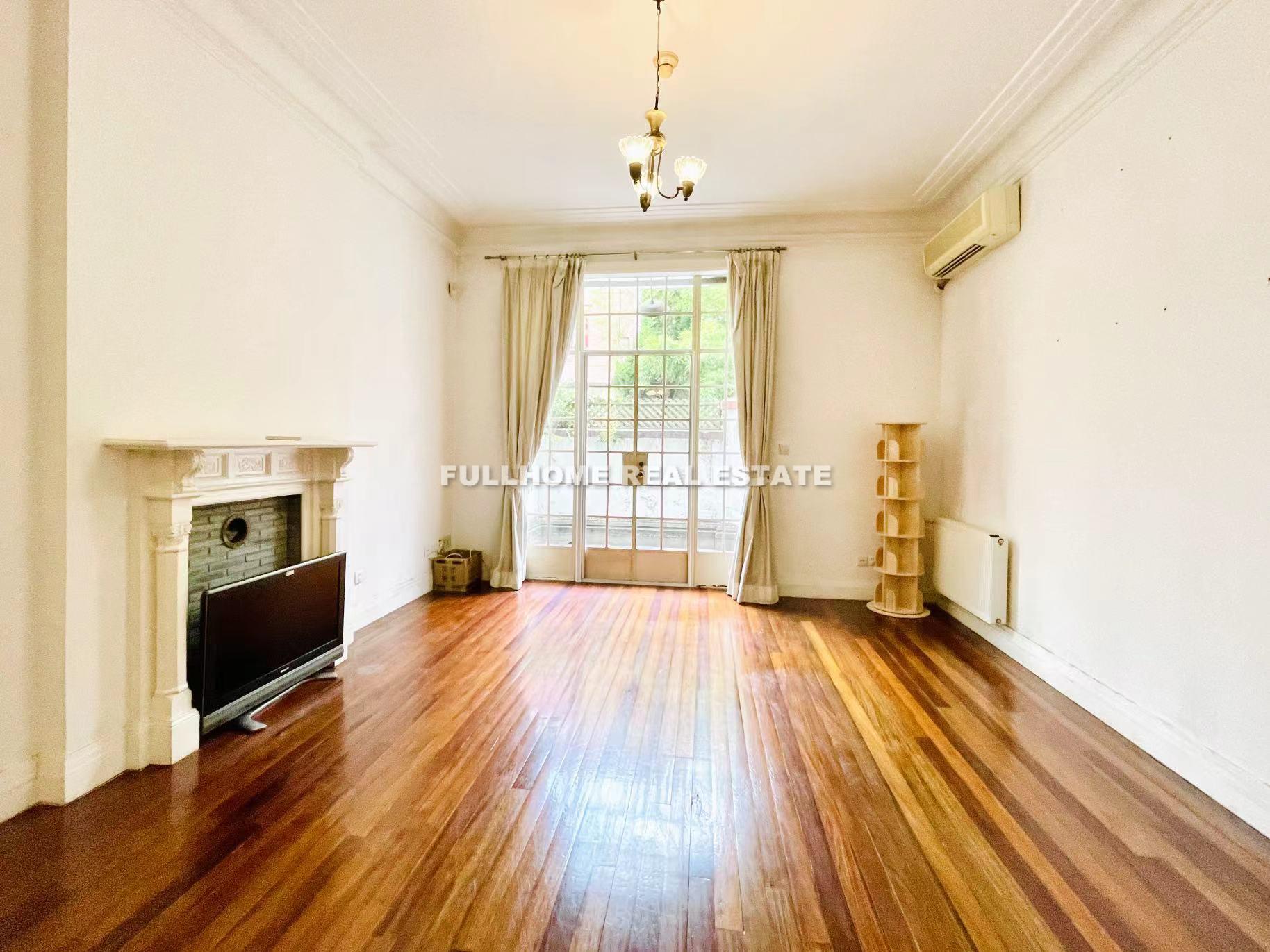 Lane 1-600 Jiaozhou Road Old House - 4 bedroom apartment in Shanghai, Jing An, Downtown