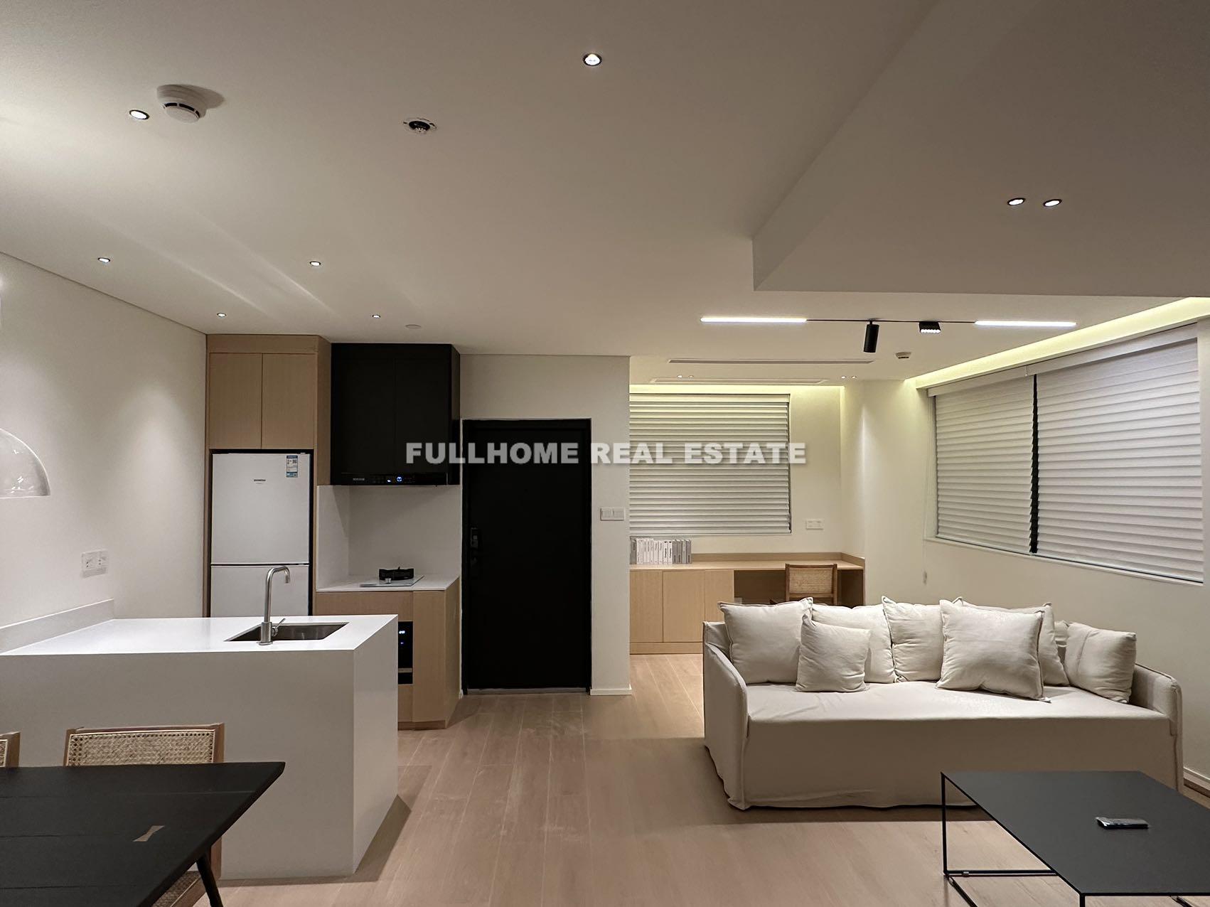 Same compound: Jingan  Elites, 2 bedrooms in Shanghai