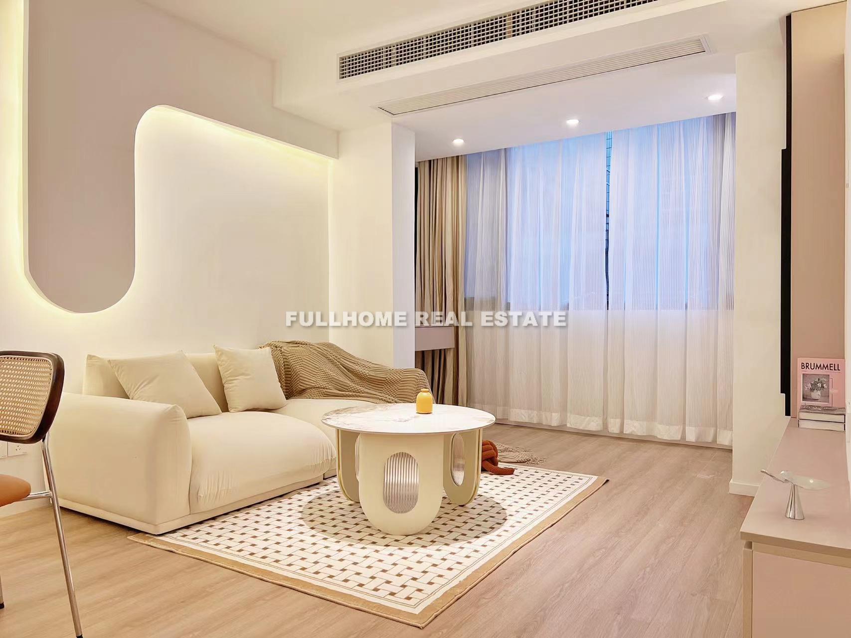 Same compound: Lane1-800 Dingxi Road Old House, 1 bedrooms in Shanghai