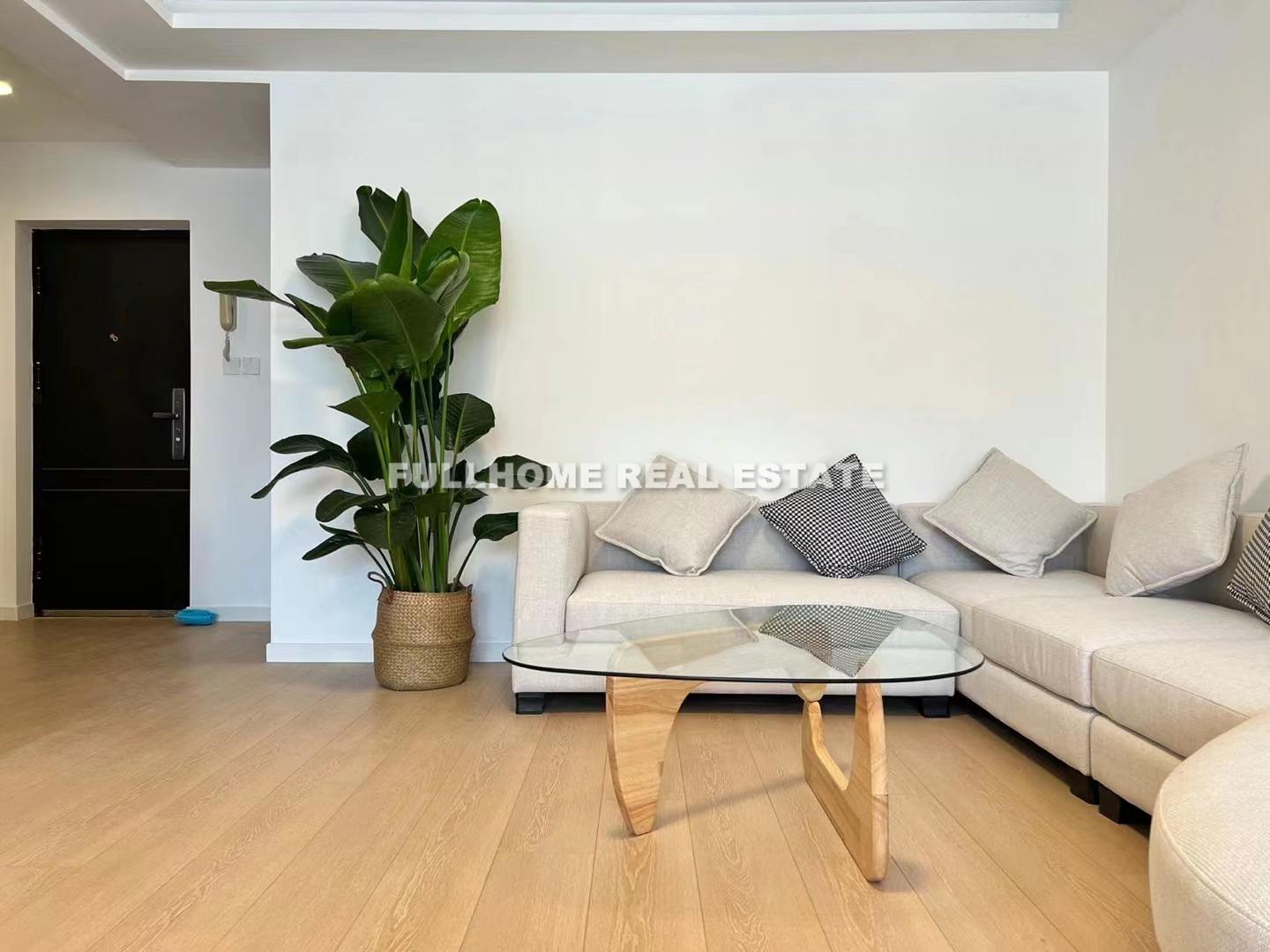 Same compound: Rongcheng Apartment, 3 bedrooms in Shanghai