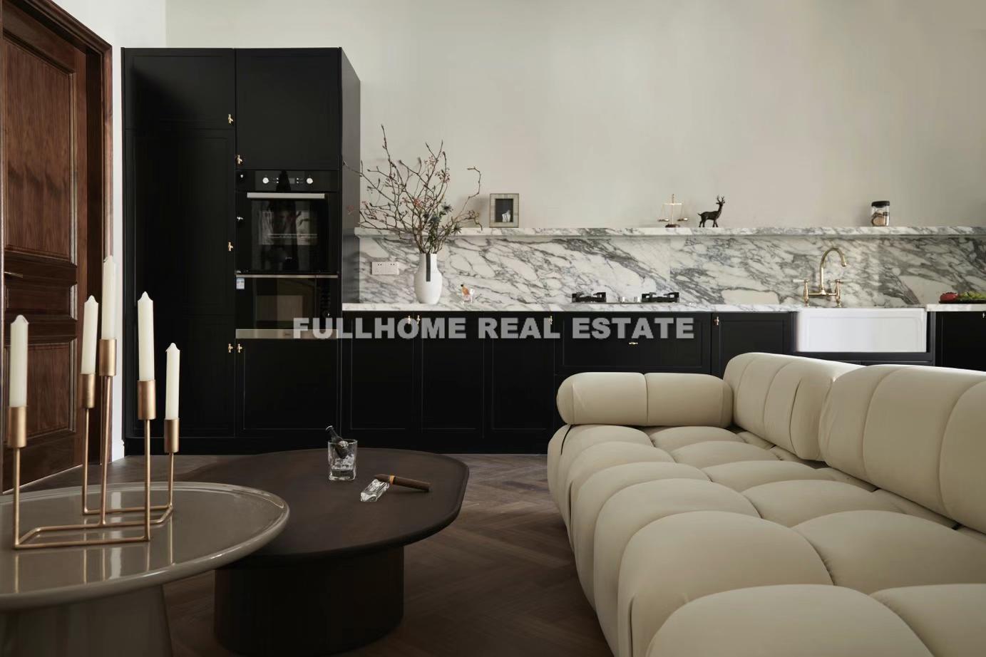 Same compound: Mike Apartment, 3 bedrooms in Shanghai