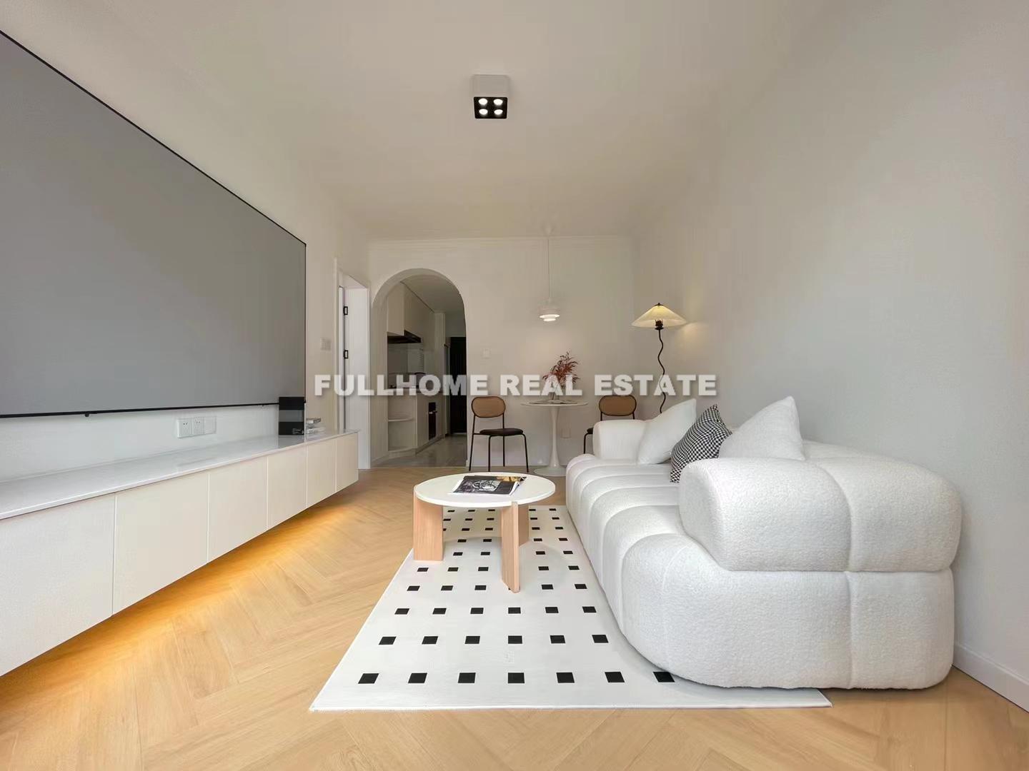 Same compound: Huaxin Apartment, 1 bedrooms in Shanghai