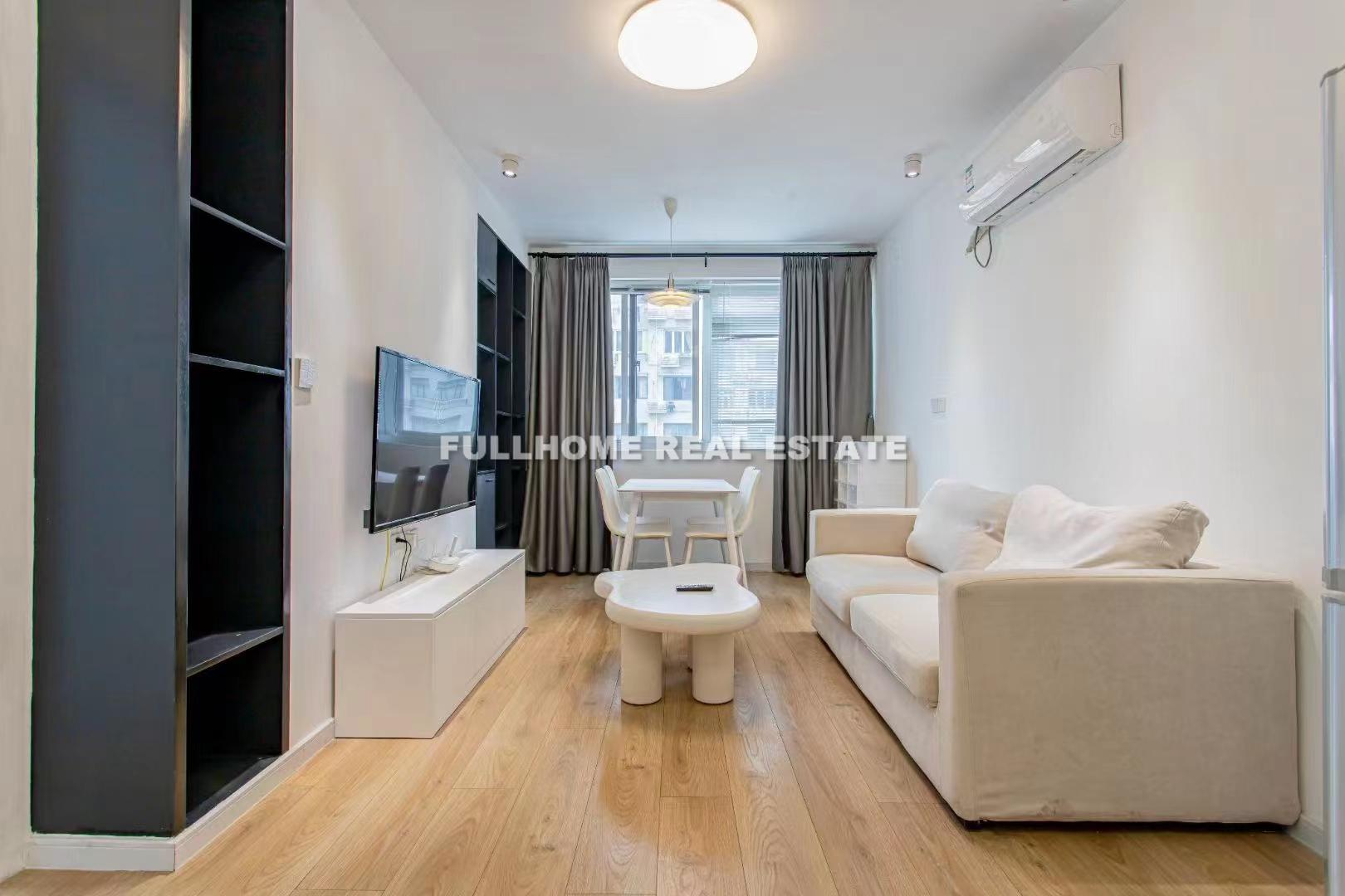 Same compound: No.1-1000 West Zhongshan Road Old House, 1 bedrooms in Shanghai