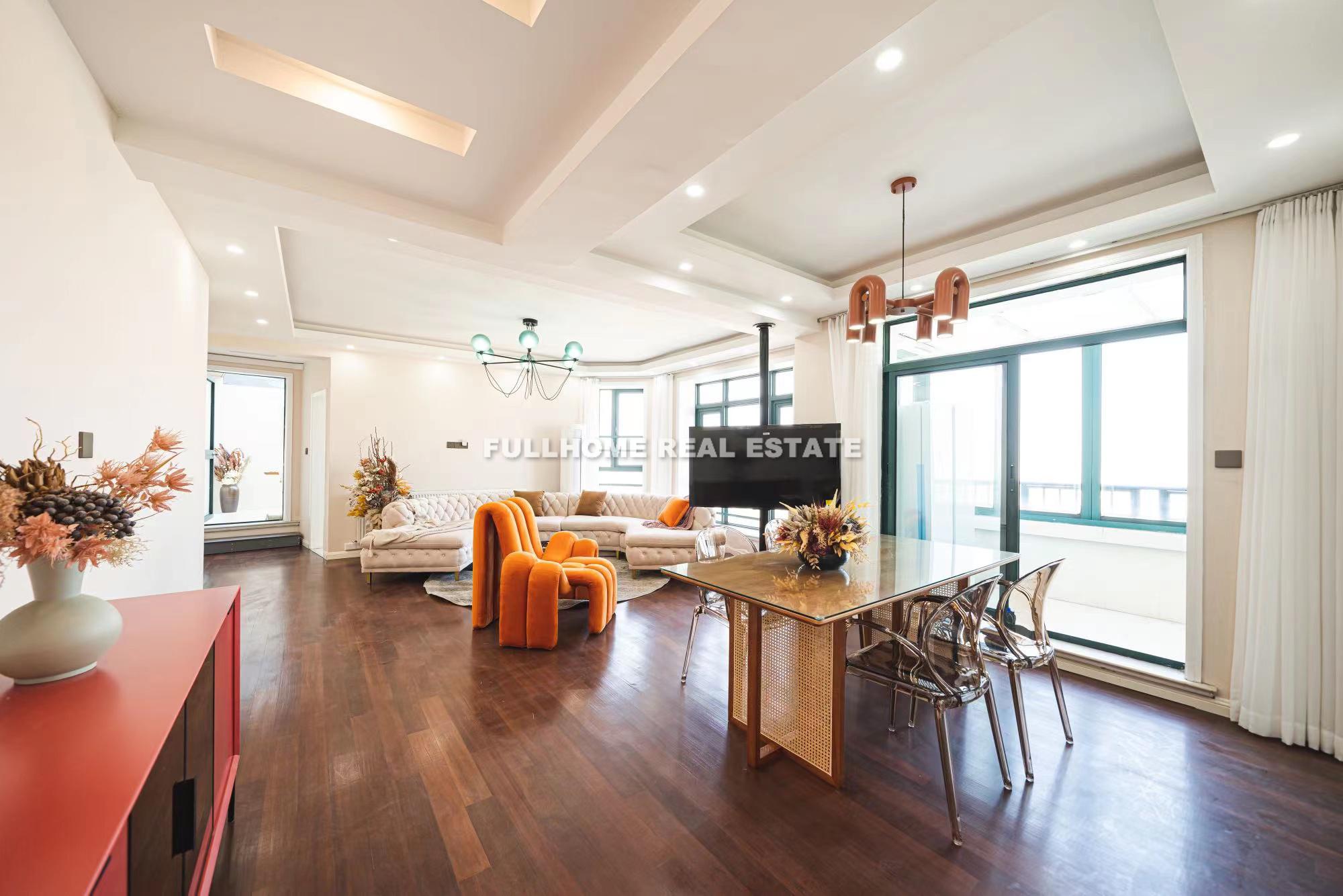 Contemporary Aqua Garden - 5 bedroom apartment in Shanghai, Century Park and Lianyang, Pudong
