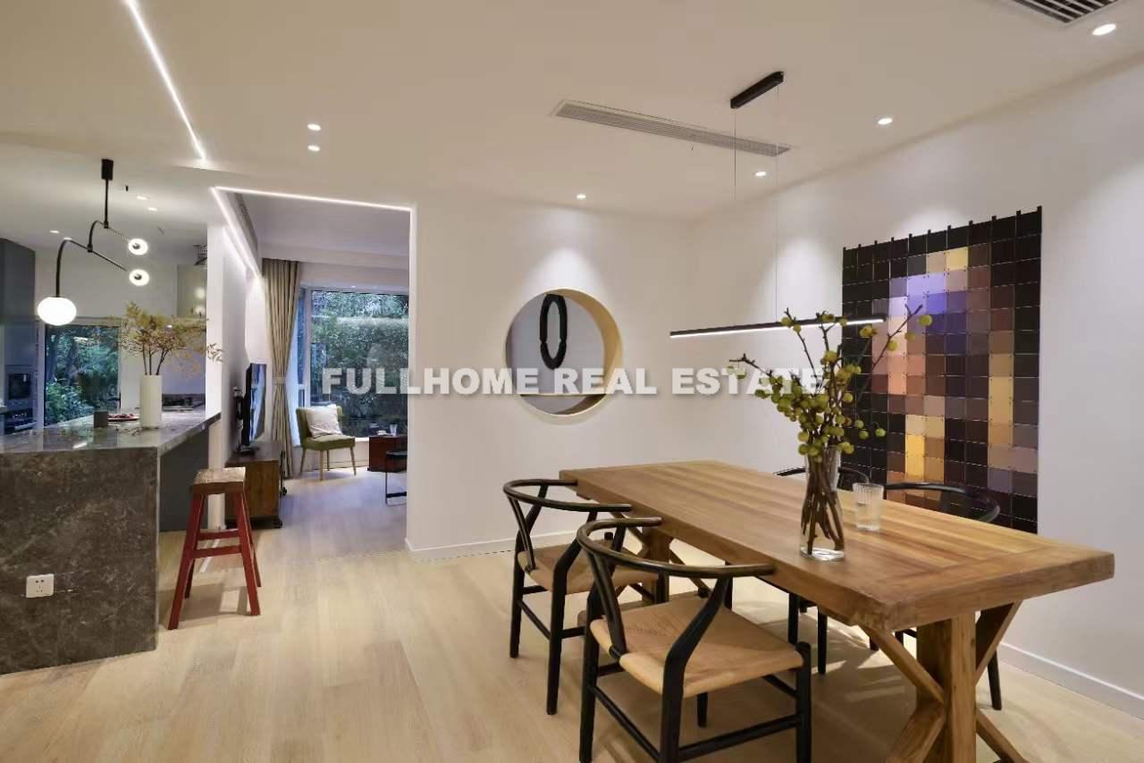 Similar property: Jing An Garden View, 4 bedrooms, 280 sqm in Shanghai