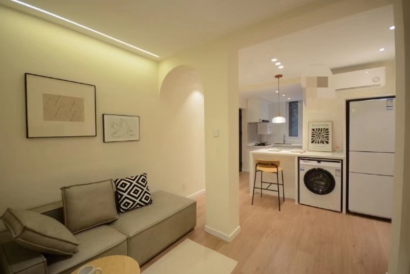 Same compound: Lane 1-1000 Yi Shan Road Old House	, 1 bedrooms in Shanghai
