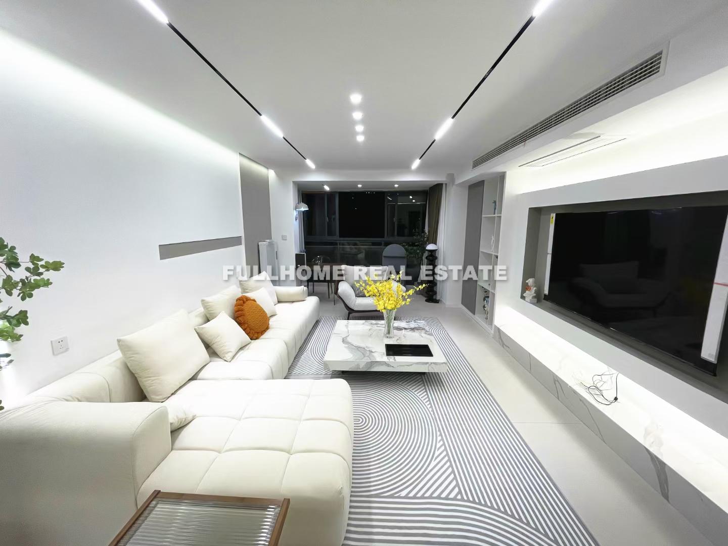 Zhong Yuan Liang Wan Cheng - 4 bedroom apartment in Shanghai, Putuo, Downtown