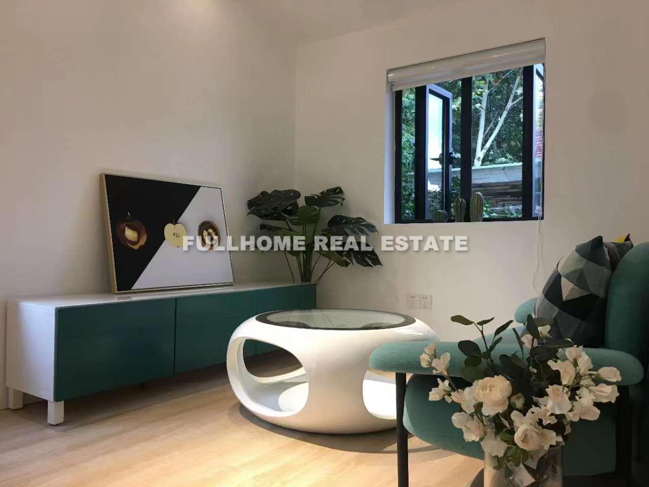 Same compound: No.1-300 West Fuxing Road Old House, 2 bedrooms in Shanghai