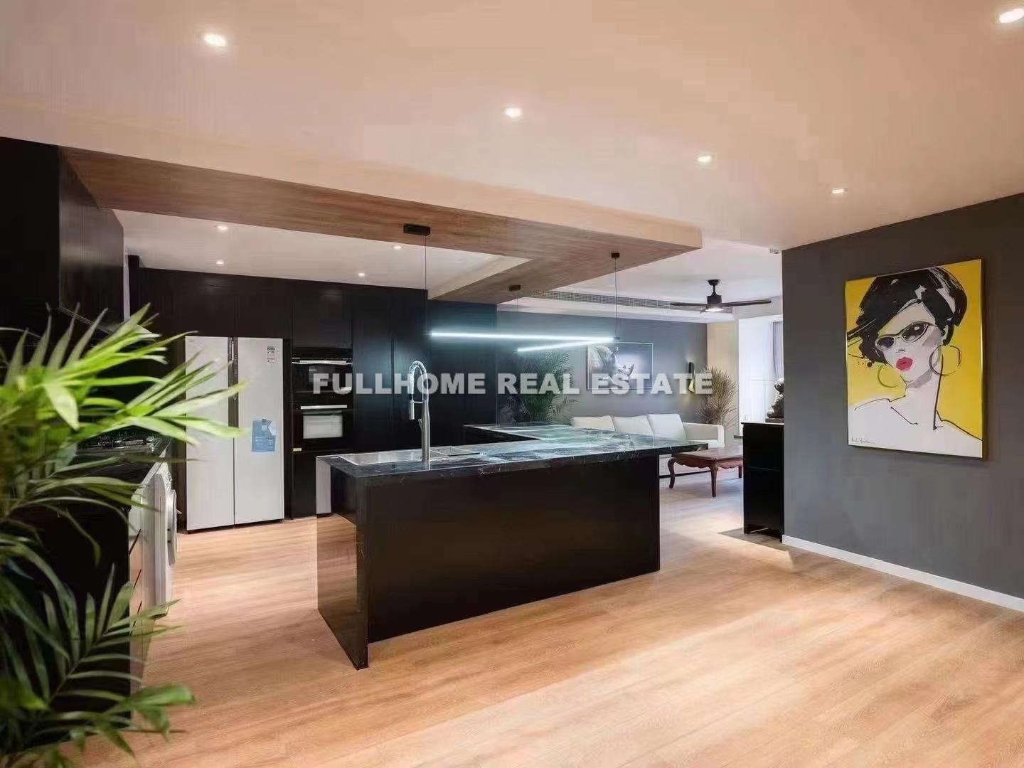 Same compound: Imperial Grand, 2 bedrooms in Shanghai