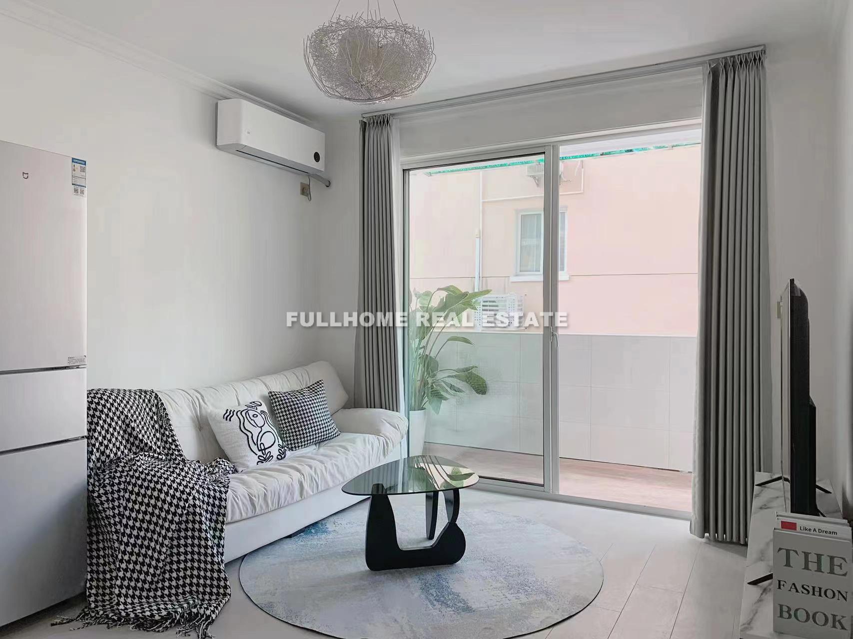 Same compound: Lane 1-1000 North Shanxi Road Old House, 1 bedrooms in Shanghai