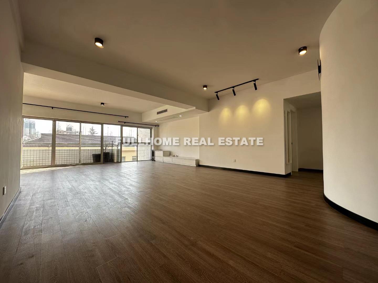 Same compound: Kingsville, 4 bedrooms in Shanghai