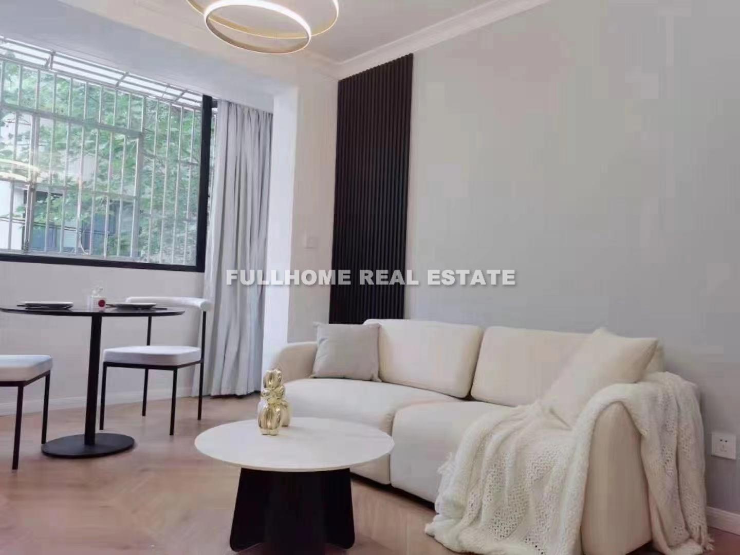 Same compound: Lane 1-350 Hunan Road Old House, 1 bedrooms in Shanghai