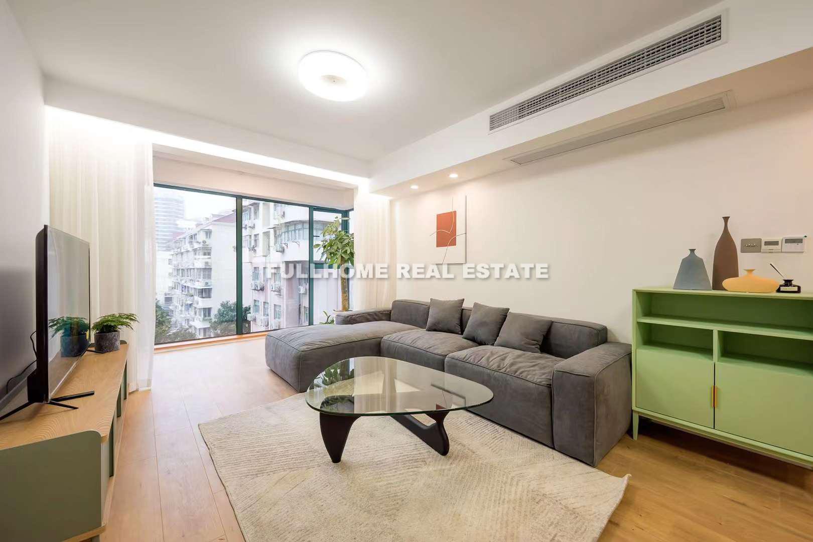 Same compound: Xinhong Jiayuan, 2 bedrooms in Shanghai