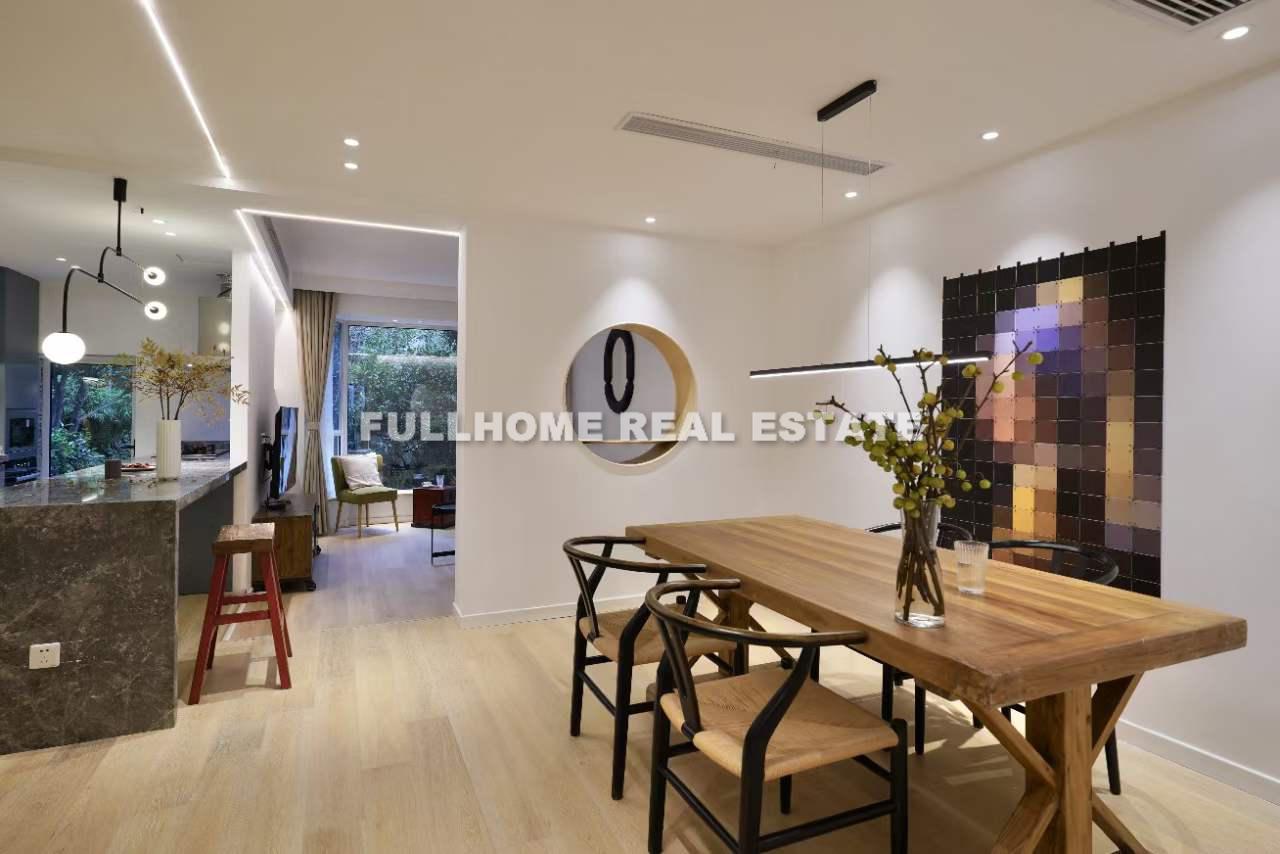 Same compound: Jing An Garden View, 4 bedrooms in Shanghai