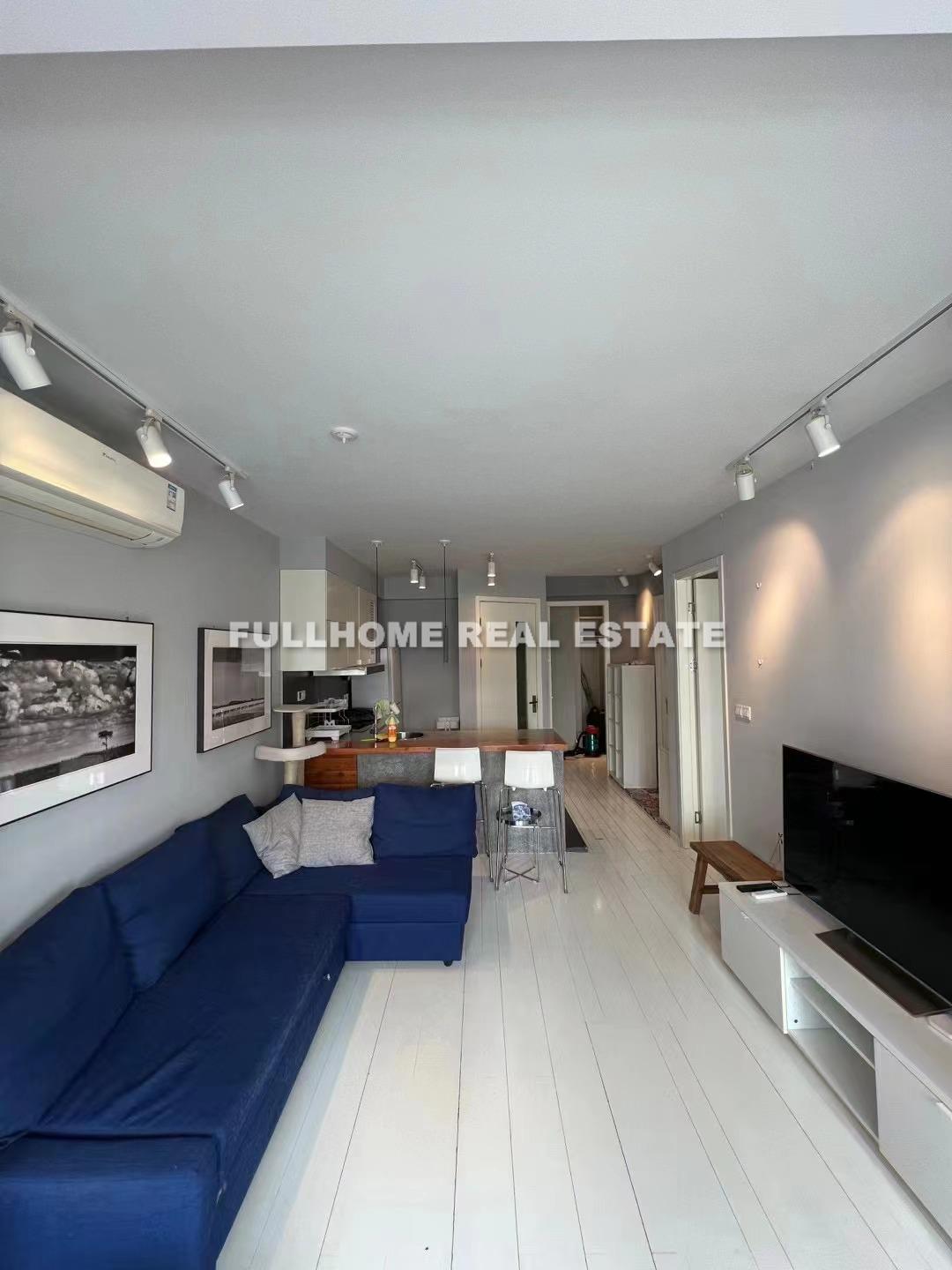 Same compound: Huaihai Garden, 2 bedrooms in Shanghai