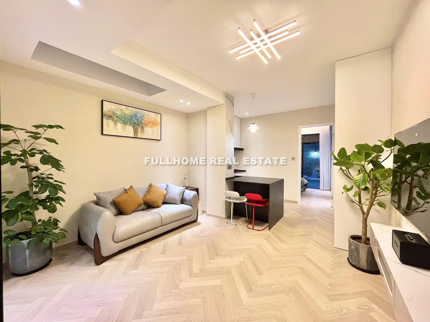 Same compound: Lane 31 Wulumuqi Road Old House	, 1 bedrooms in Shanghai