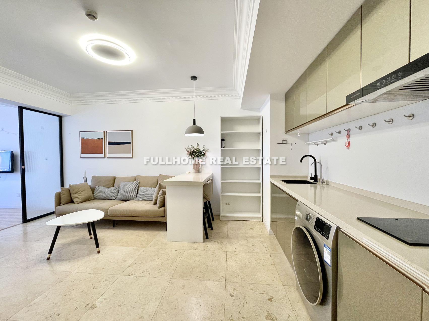 West Nanjing Mansion - 1 bedroom apartment in Shanghai, Downtown, Downtown