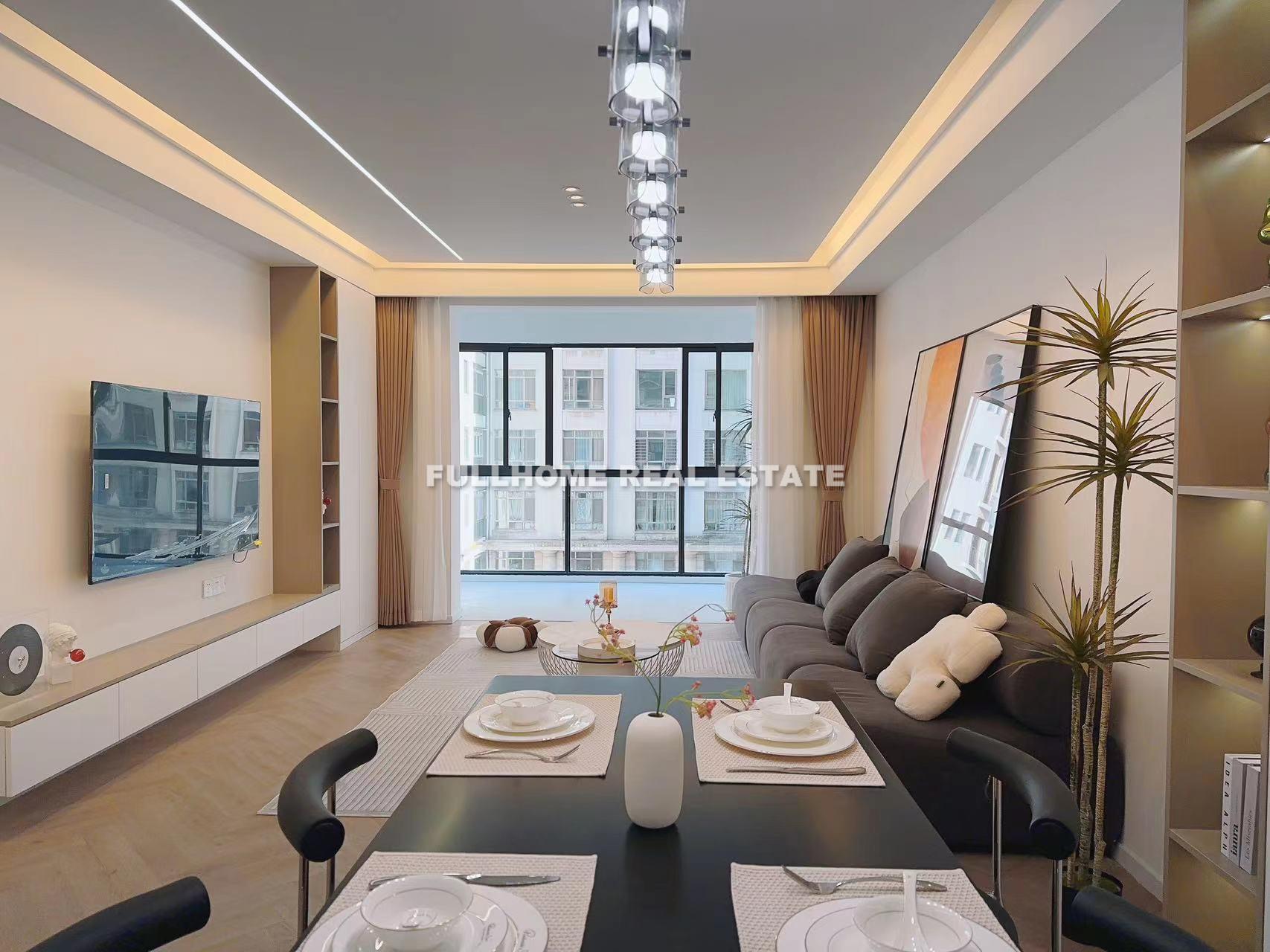 Louis Triumph Palace - 2 bedroom apartment in Shanghai, Zhongshan Park, Downtown