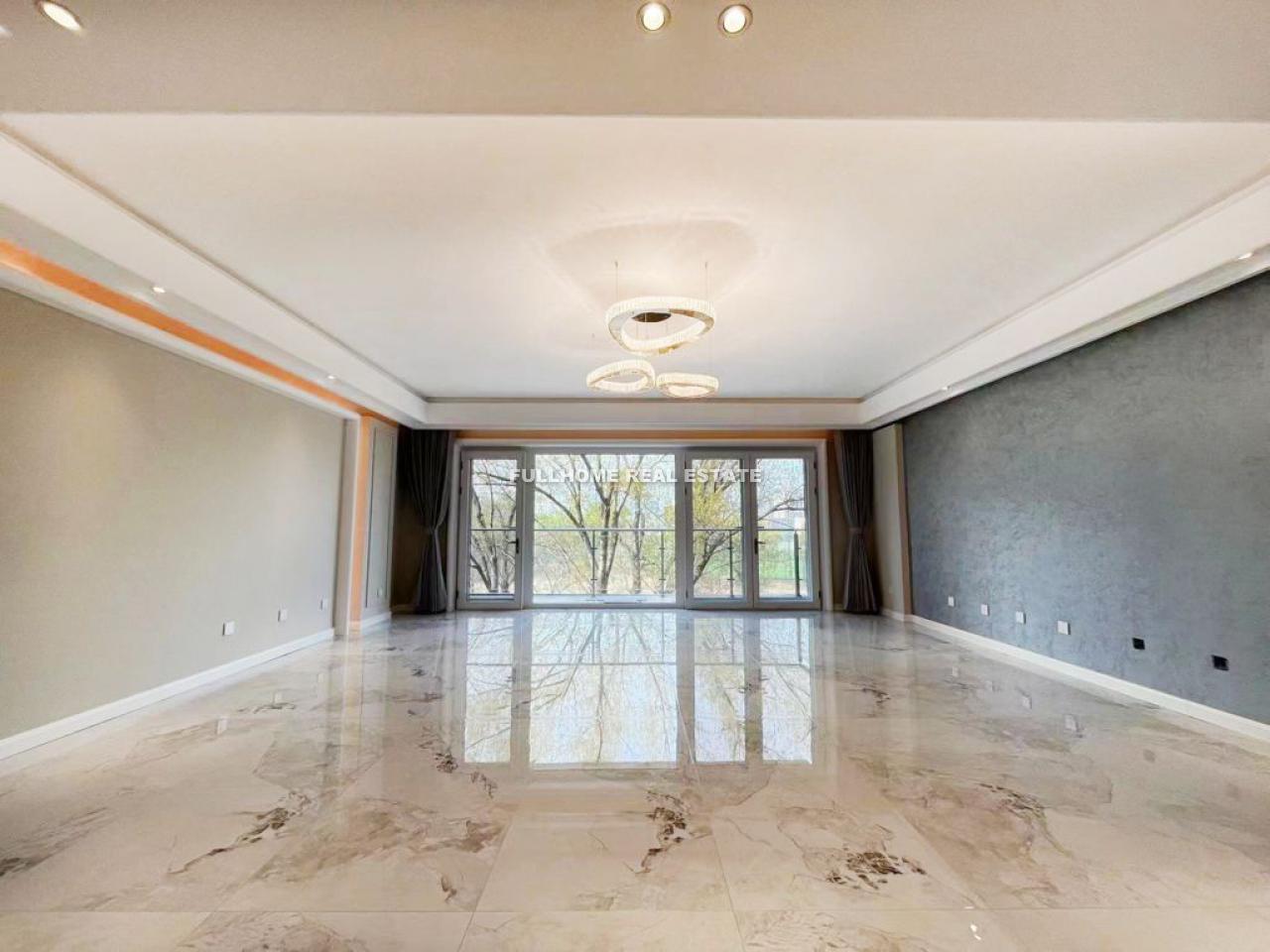 Similar property: Beijing Golf Palace, 4 bedrooms, 308 sqm in Beijing