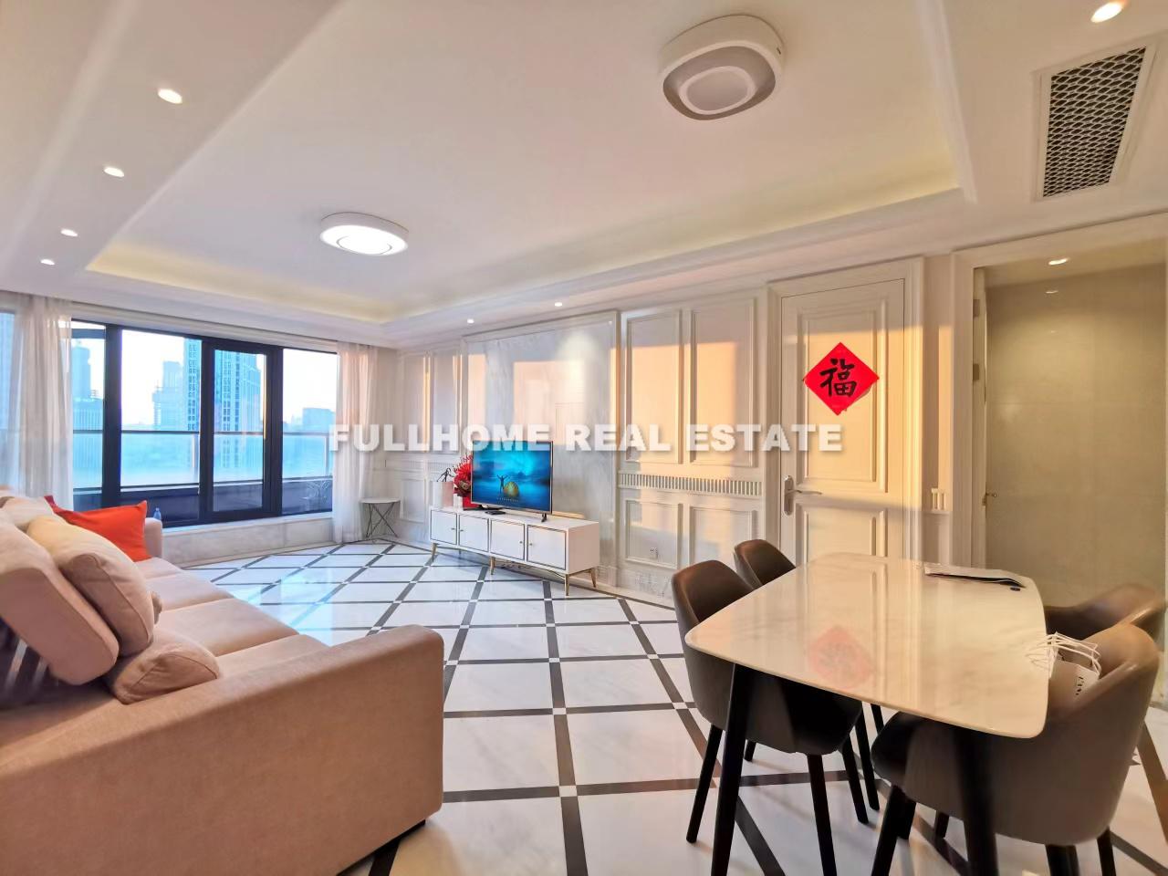 E18 - 3 bedroom apartment in Shanghai, Lujiazui, Pudong
