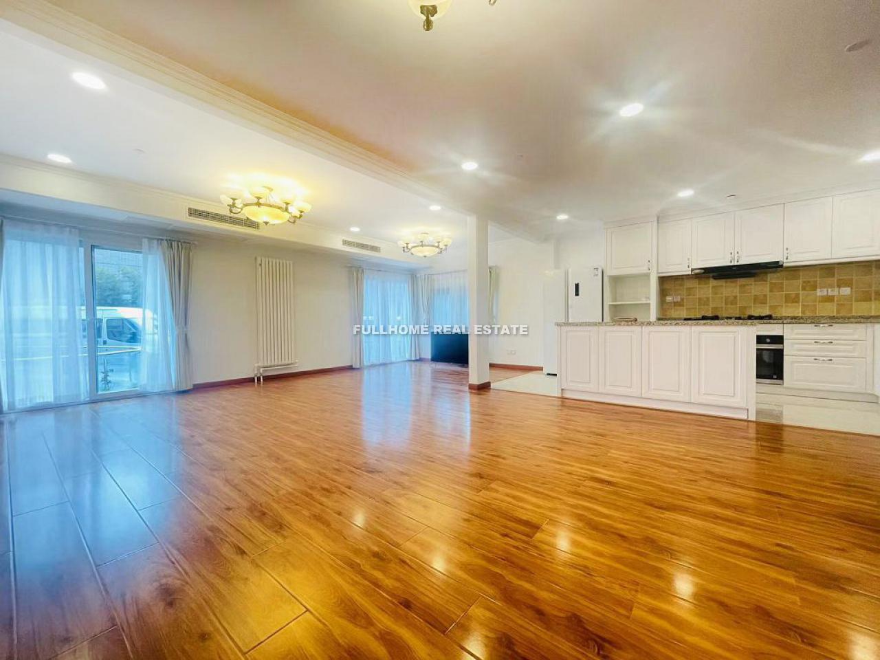 Similar property: Guang Ming Apartment, 5 bedrooms, 220 sqm in Beijing