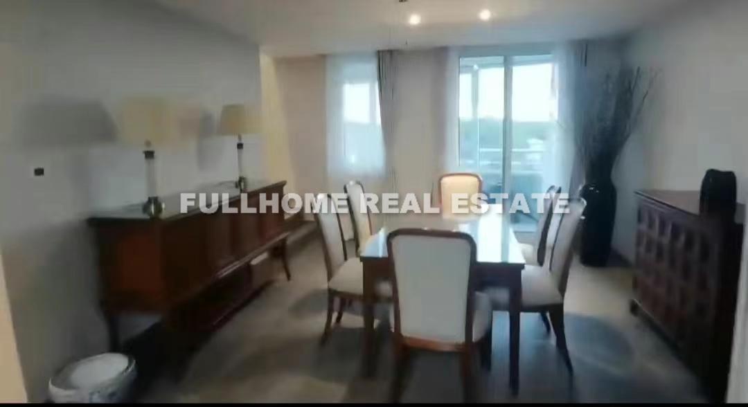 Same compound: Cambridge Forest Newtown, 4 bedrooms in Shanghai
