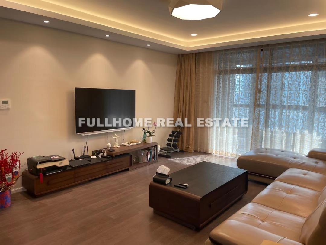 Same compound: SUHE RONGJING, 3 bedrooms in Shanghai