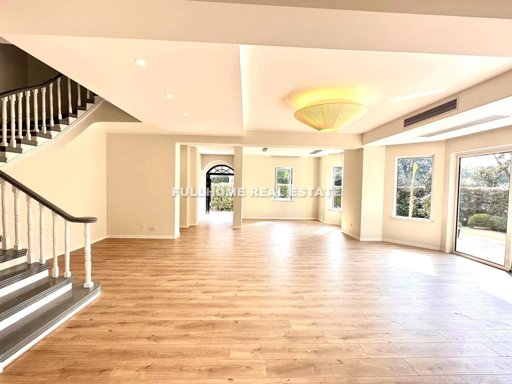 Same compound: Elegant Garden, 5 bedrooms in Shanghai
