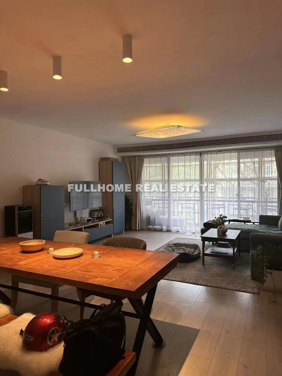 Same compound: Art Apartment, 3 bedrooms in Shanghai