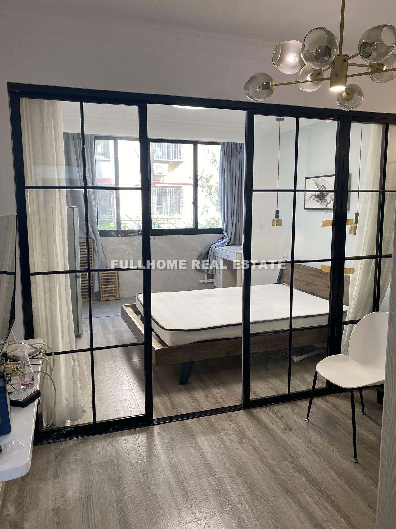 Same compound: Xin Hai Apartment, 1 bedrooms in Shanghai