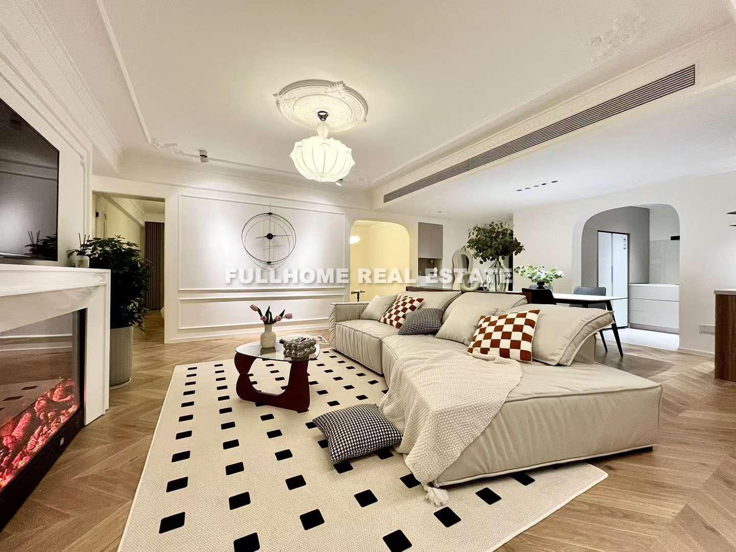 HuiLong New Town - 4 bedroom apartment in Shanghai, Xintiandi, Downtown