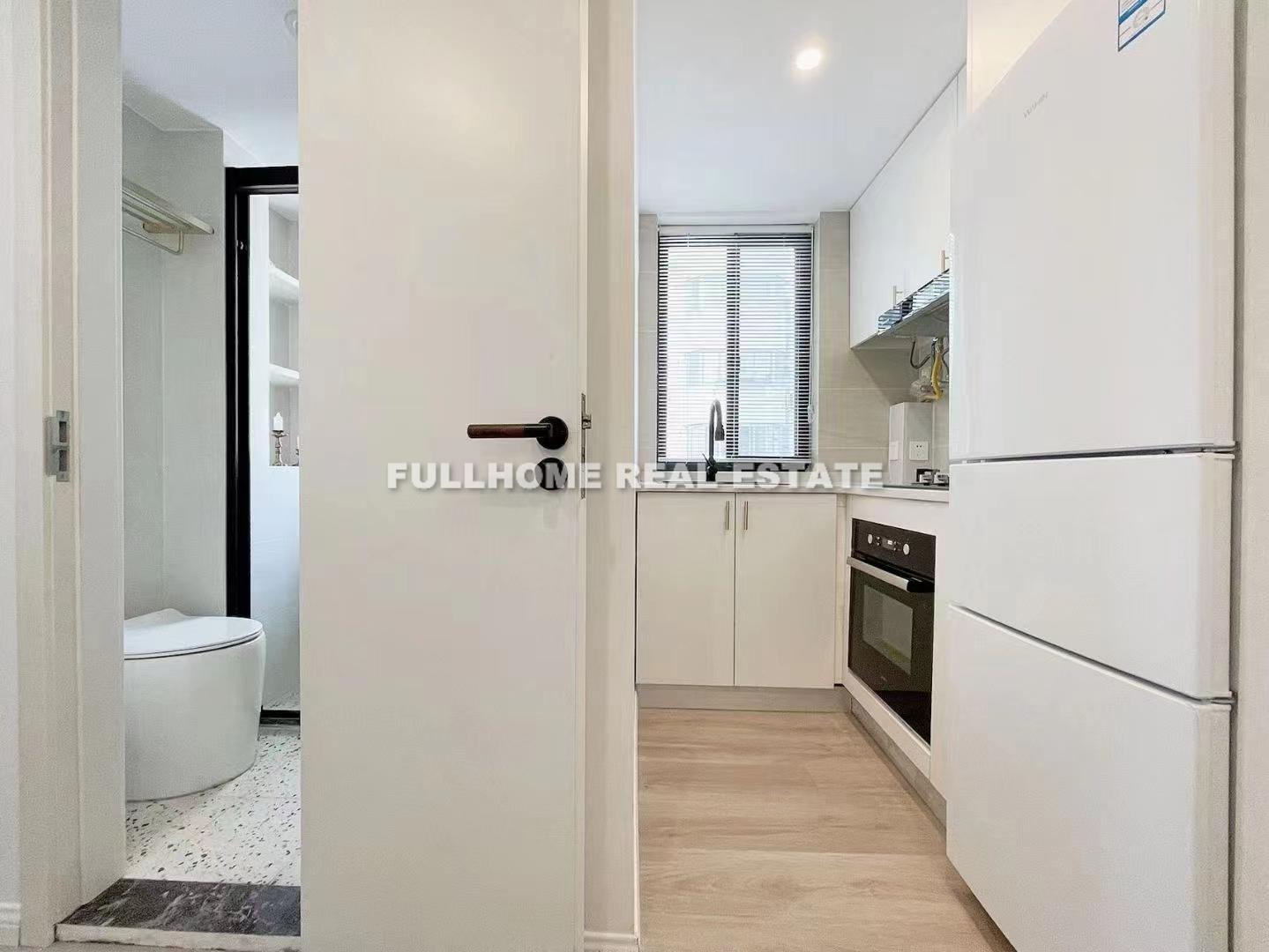 Lane 1-1000 Yi Shan Road Old House	 - Interior view 8, Shanghai rental property