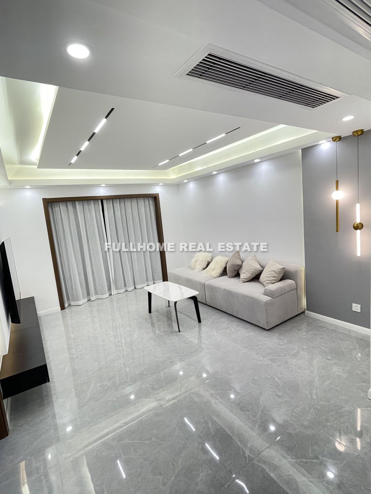 Same compound: Guanghui Garden, 3 bedrooms in Shanghai