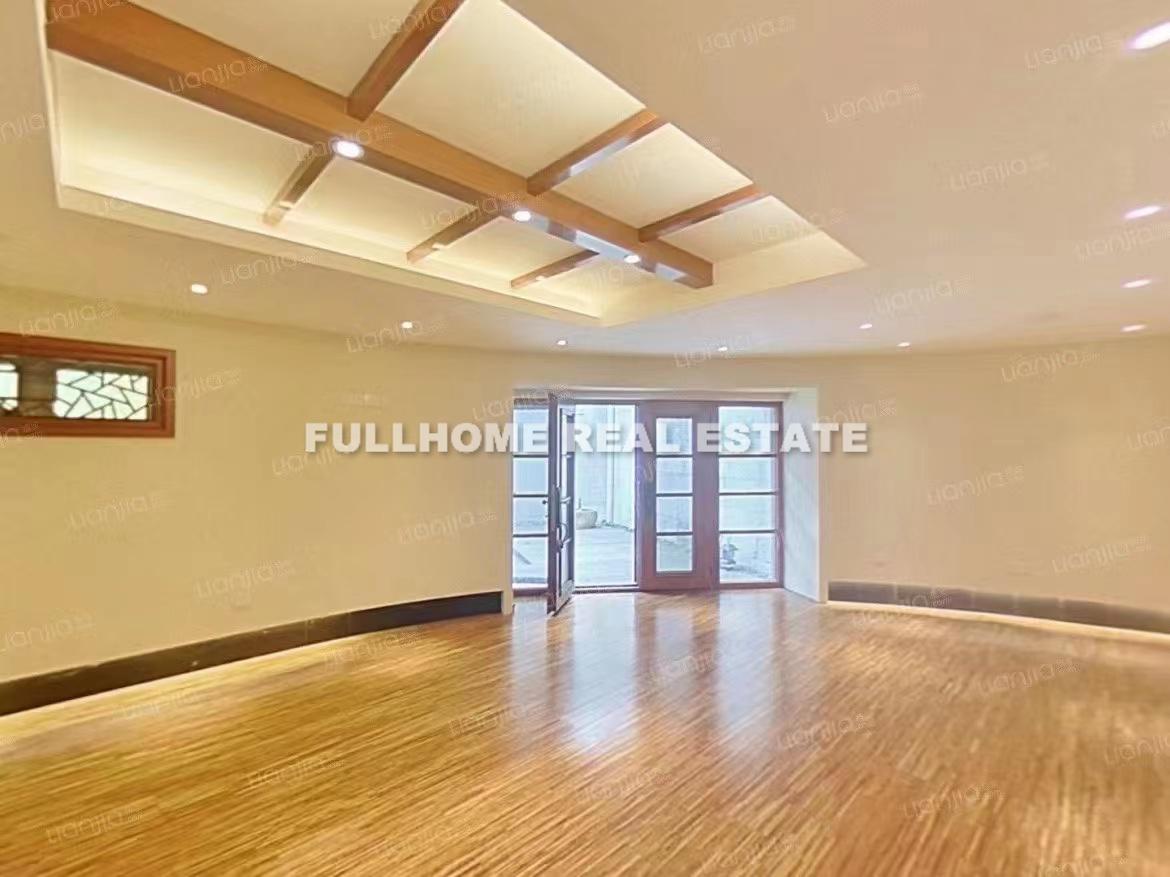 Similar property: One Sino Park, 5 bedrooms, 500 sqm in Shanghai