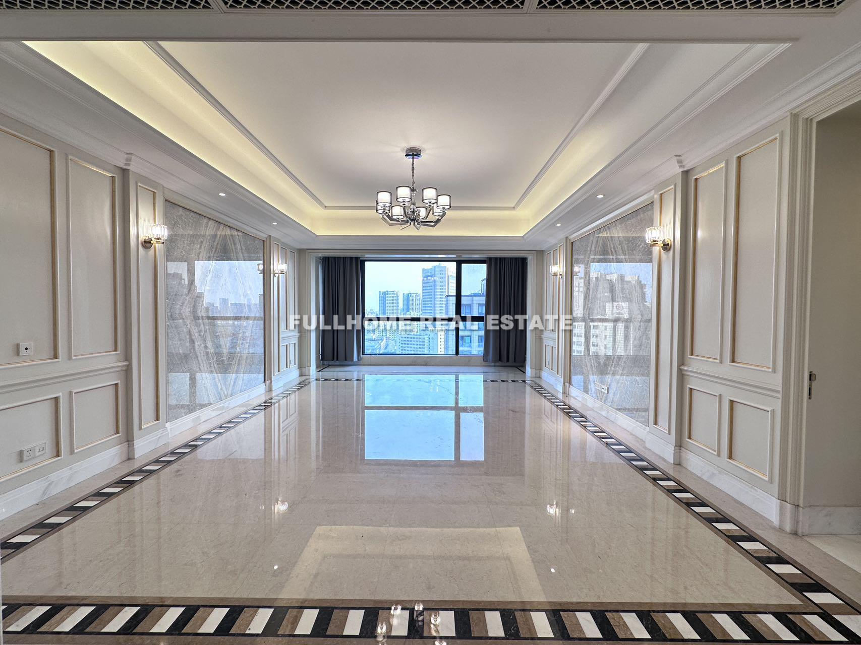 Same compound: E18, 5 bedrooms in Shanghai