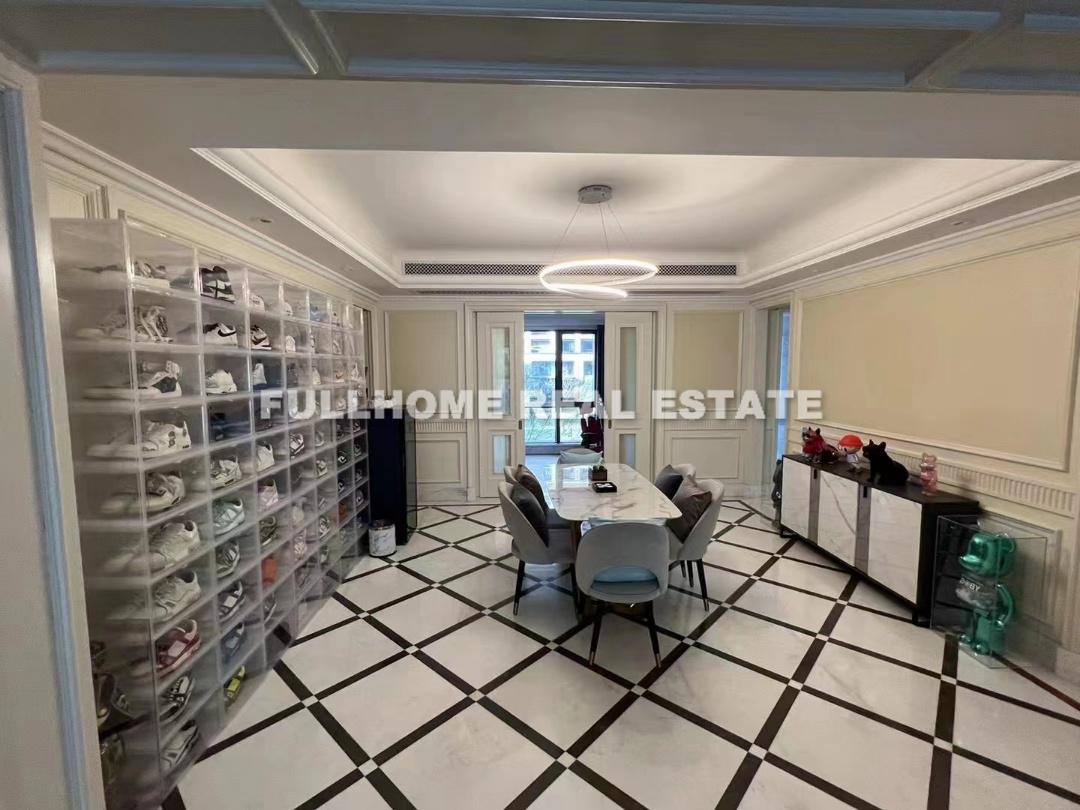 E18 - 4 bedroom apartment in Shanghai, Lujiazui, Pudong