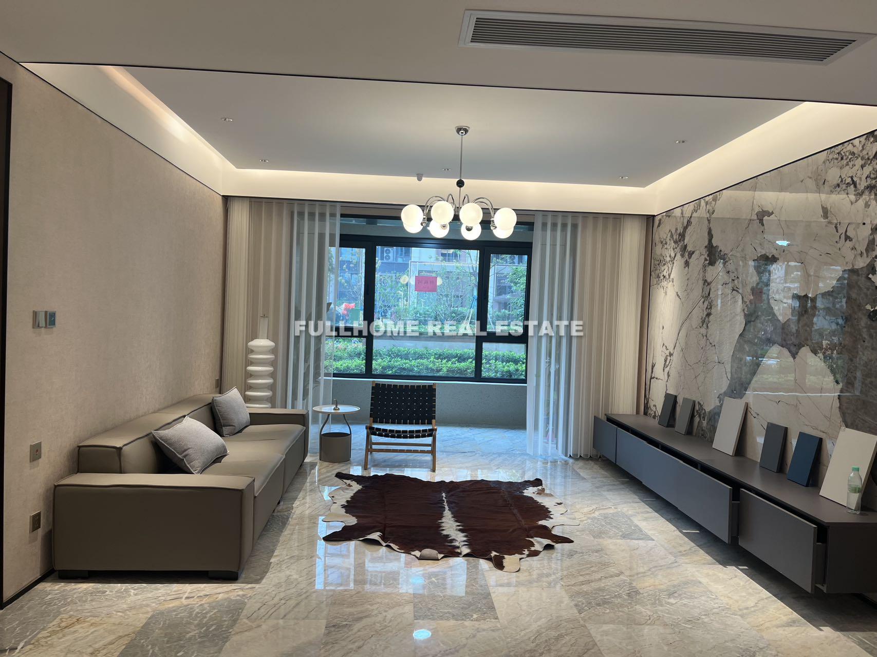 Same compound: Ocean One, 3 bedrooms in Shanghai