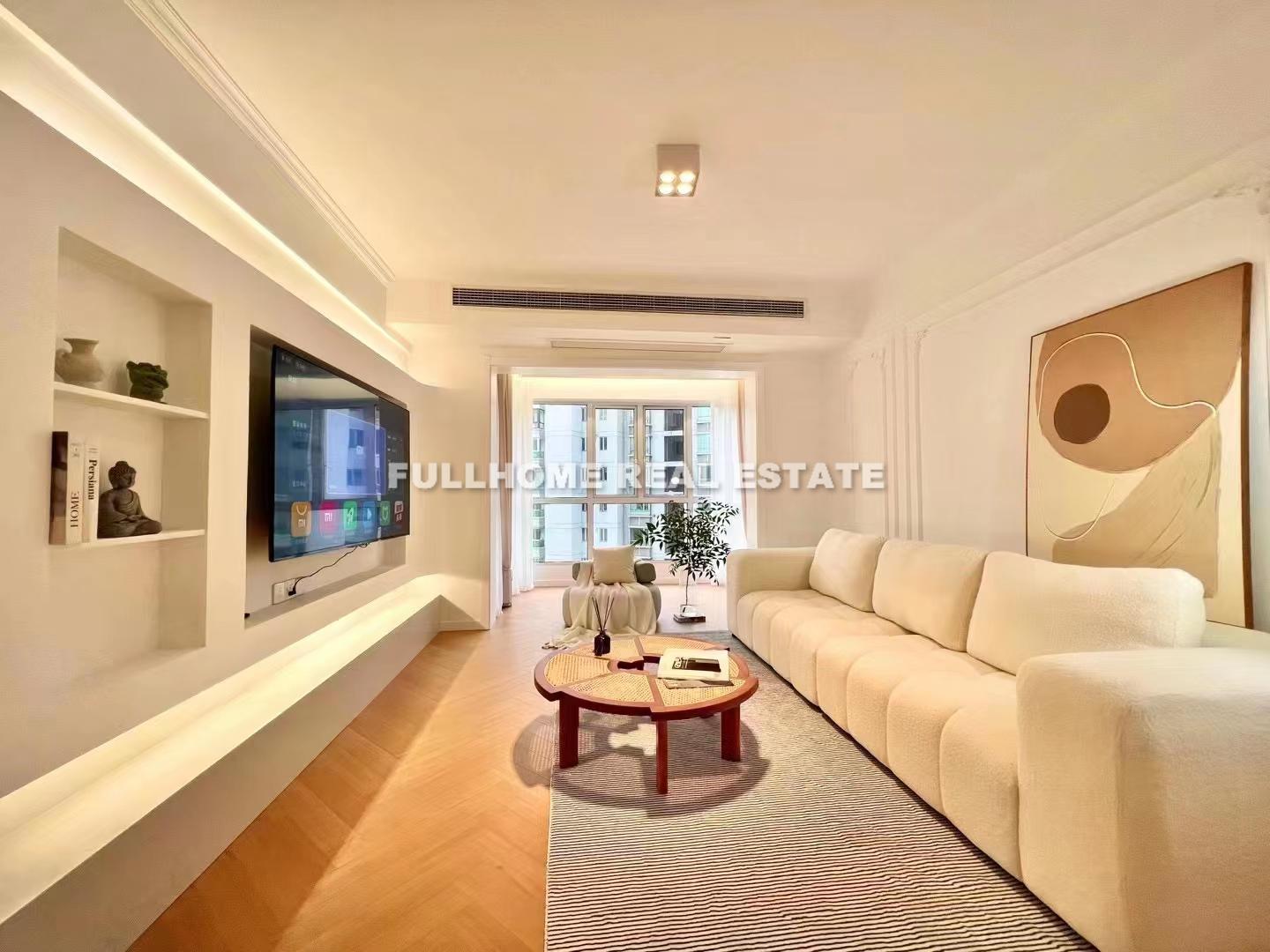 Dong Hu Ming Yuan - 2 bedroom apartment in Shanghai, FFC, Downtown
