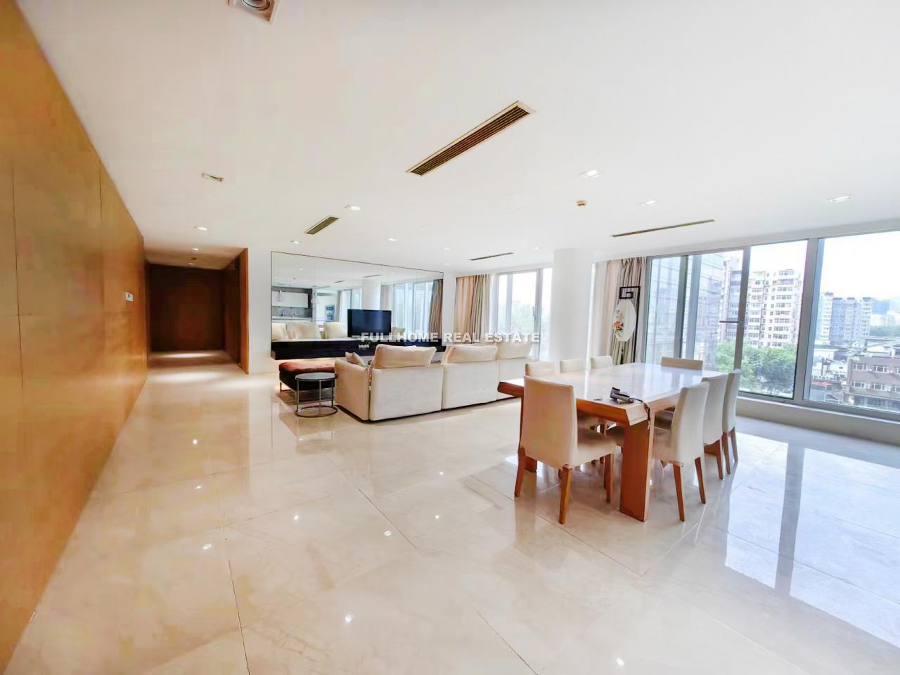 Beijing SOHO Residence - 4 bedroom apartment in Beijing, Lufthansa