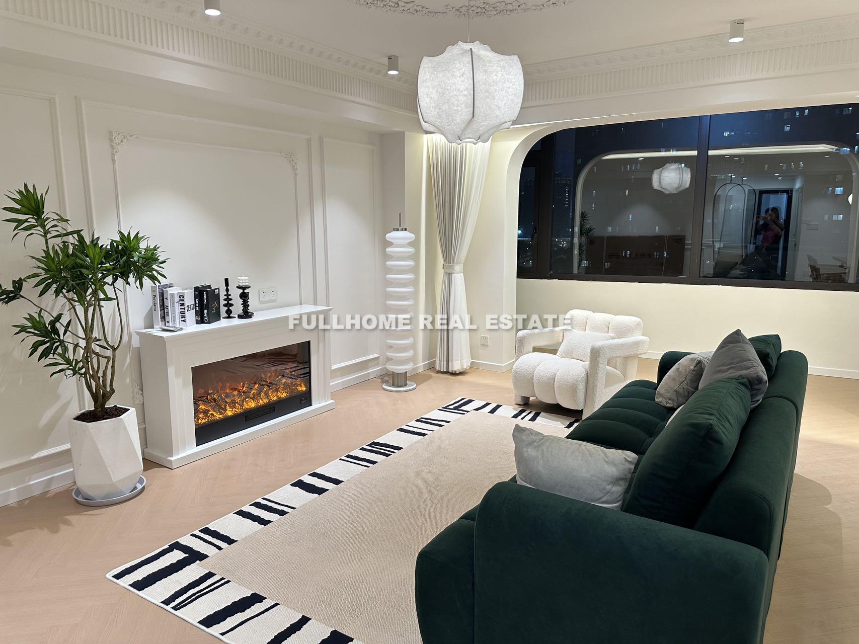Same compound: Zhenan Square Jingan Apartment, 3 bedrooms in Shanghai