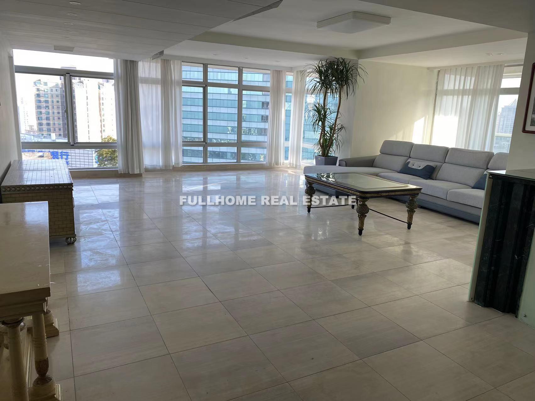 Huijin Plaza - 3 bedroom apartment in Shanghai, Xujiahui, Downtown