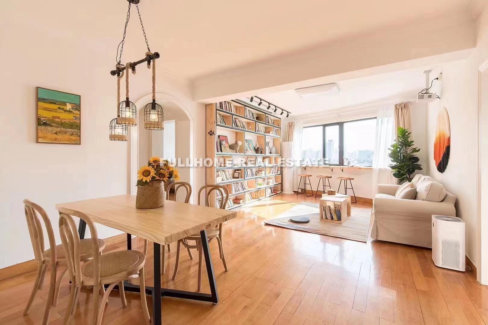 Same compound: Haijia Mansion, 2 bedrooms in Shanghai