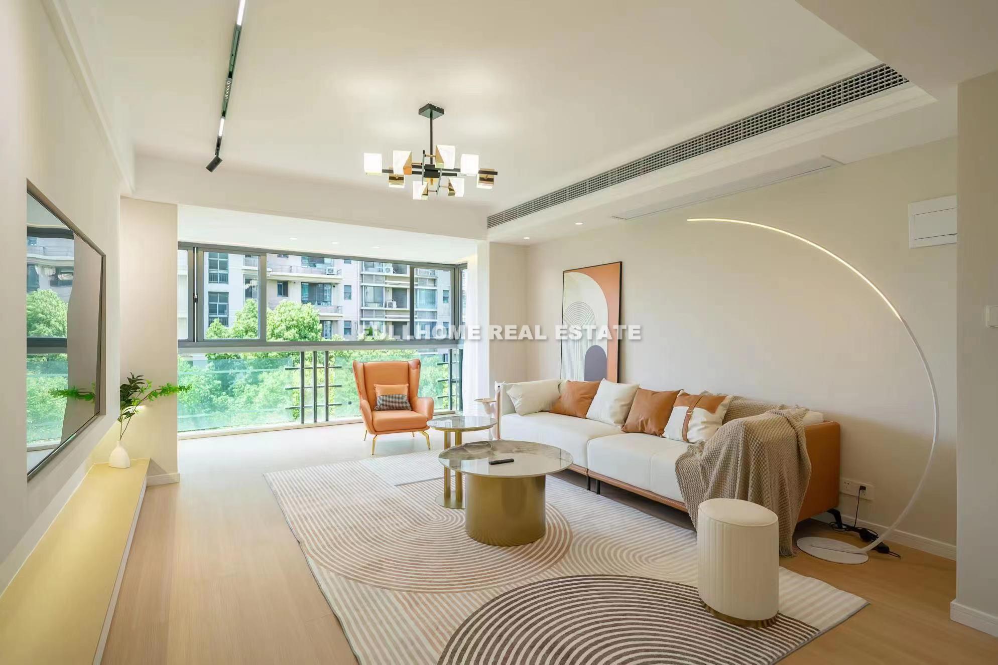 Same compound: Gubei Henshengyuan, 3 bedrooms in Shanghai