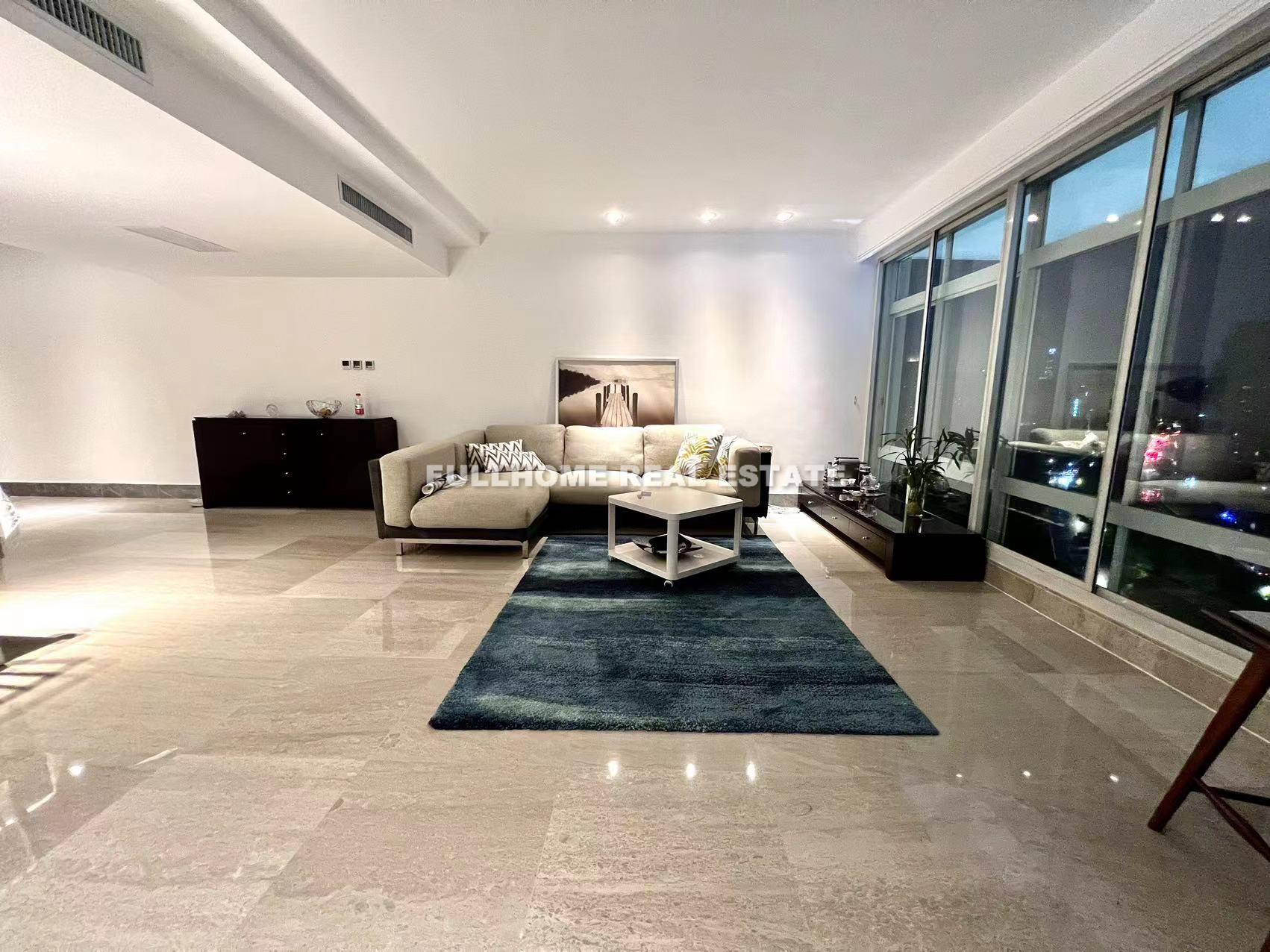 Huijin Plaza - 2 bedroom apartment in Shanghai, Xujiahui, Downtown