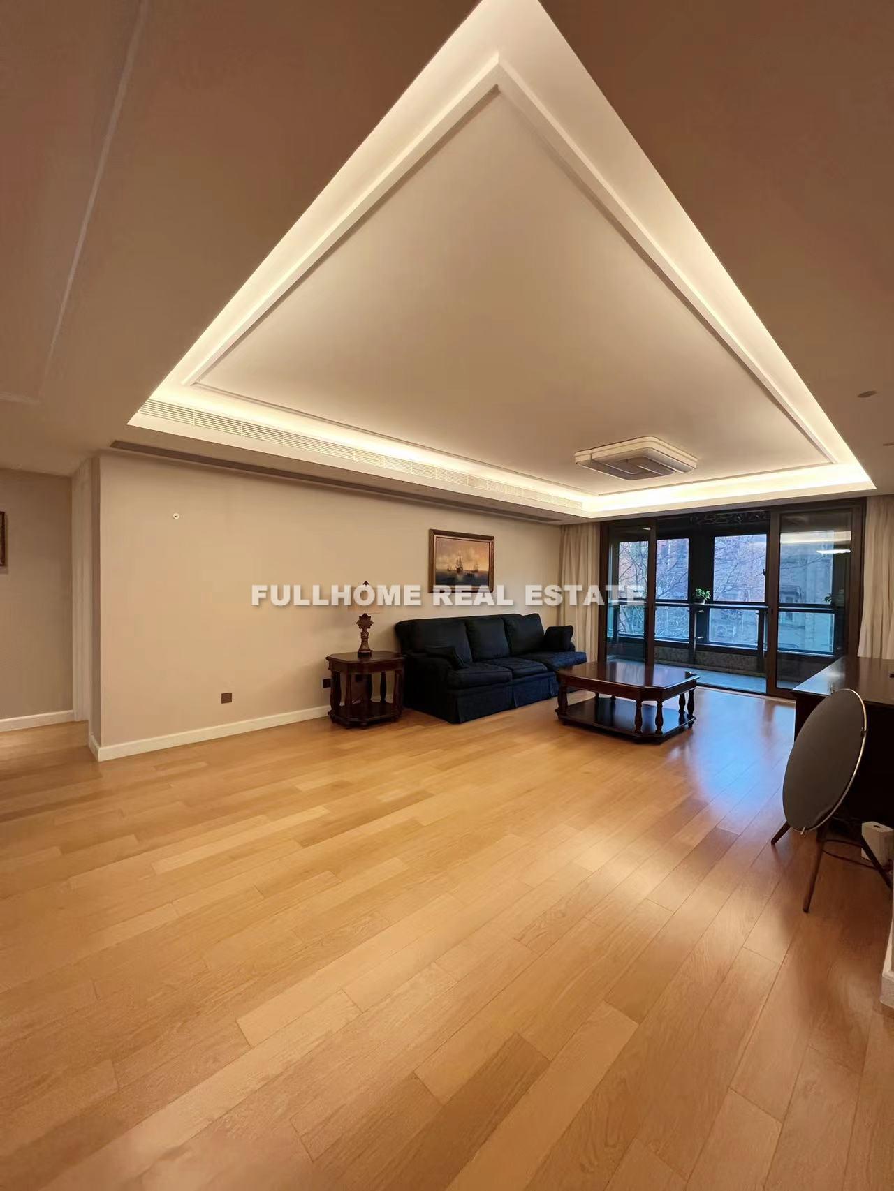 Same compound: Grand Summit, 3 bedrooms in Shanghai