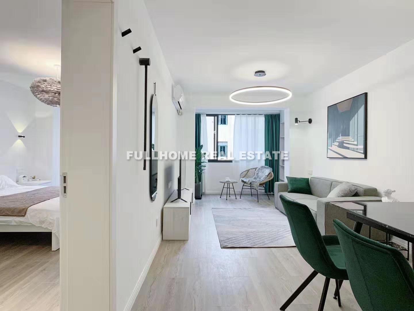 Same compound: Jiaozhou Teacher Apartment, 1 bedrooms in Shanghai